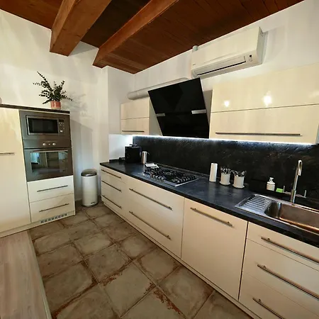 Hortenzia House With Free Parking דירה *