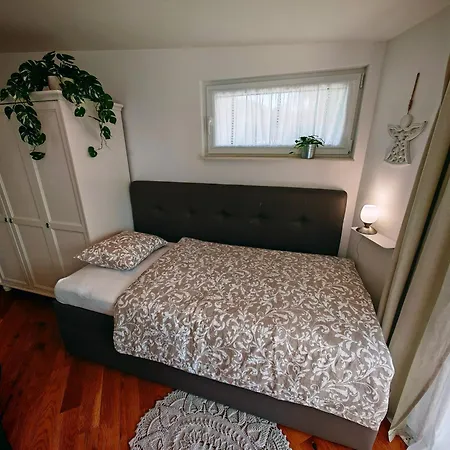 Hortenzia House With Free Parking דירה